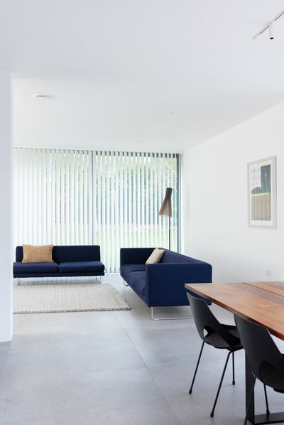 Sistemas de bandas verticales, SG 2910, Palisade Revive, Gerrards Cross, London, United Kingdom