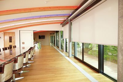 Systèmes stores enrouleurs, SG 4880, Versascreen 1-10%, Bowcliffe Hall, Bramham, United Kingdom