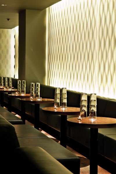 Vertical Blind Systems, SG 2810, Multi Visio, Room shot "Amber Club", Zurich, Switzerland, Vertical Waves