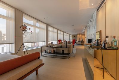 Systèmes stores enrouleurs, SG 4960, Multiscreen 1-10%, Centre Point, London, United Kingdom, Recess