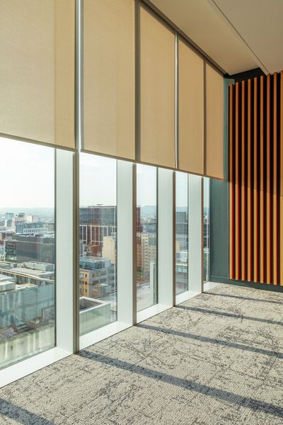 Sistemas de enrollables, SG 4960, Versascreen 1-10%, Virgin Money, Glasgow, Scotland, United Kingdom