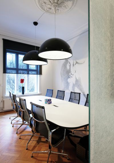 Systèmes stores enrouleurs, Multiscreen 1-10%, Room shot "Red Bull Office", Oslo, Norway